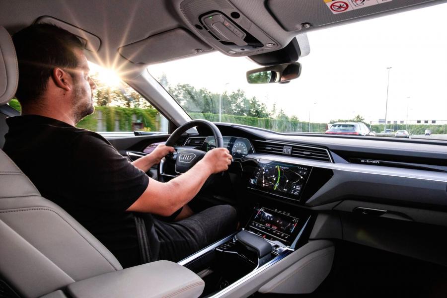Интерьер Audi e-tron 55 Quattro 2019 года  (WW) (фото 422 из 452)